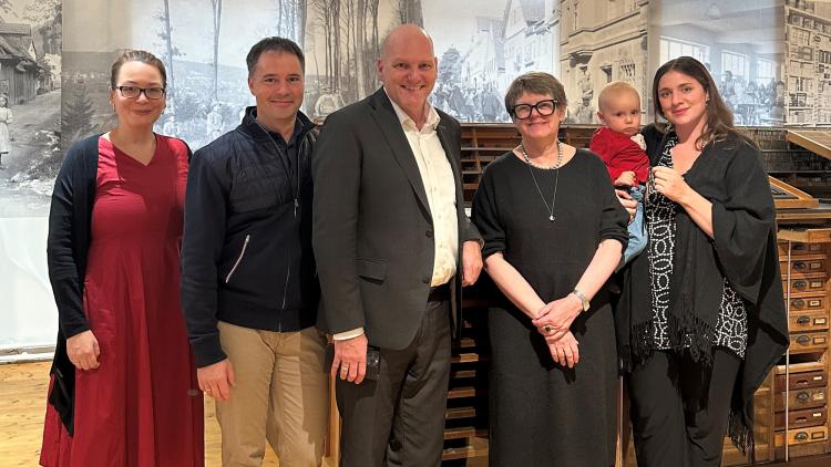 v.l.n.r.: Cornelia Lanz (Amtsleitung des Amtes für Stadtgeschichte und Archivwesen), Johannes Baier (FDP-Kreisvorsitzender), Stephen Brauer (FDP-Landtagsabgeordneter), Gabriele Bohnert (Leiterin des Stadtmuseums), Regina Sittler (FDP-Stadträtin und Ortsvorsitzende)